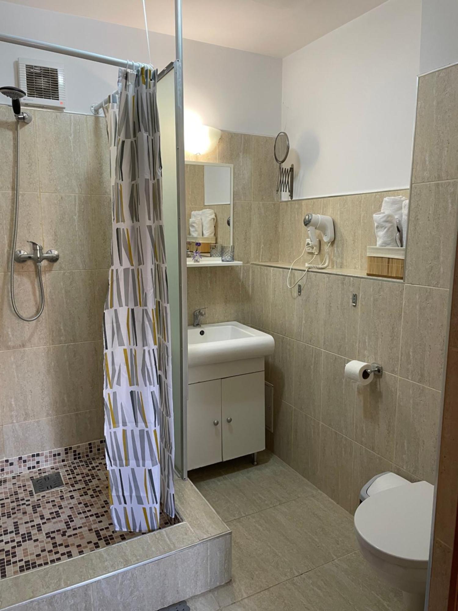 La O Barfa Apartment Плоещ Екстериор снимка